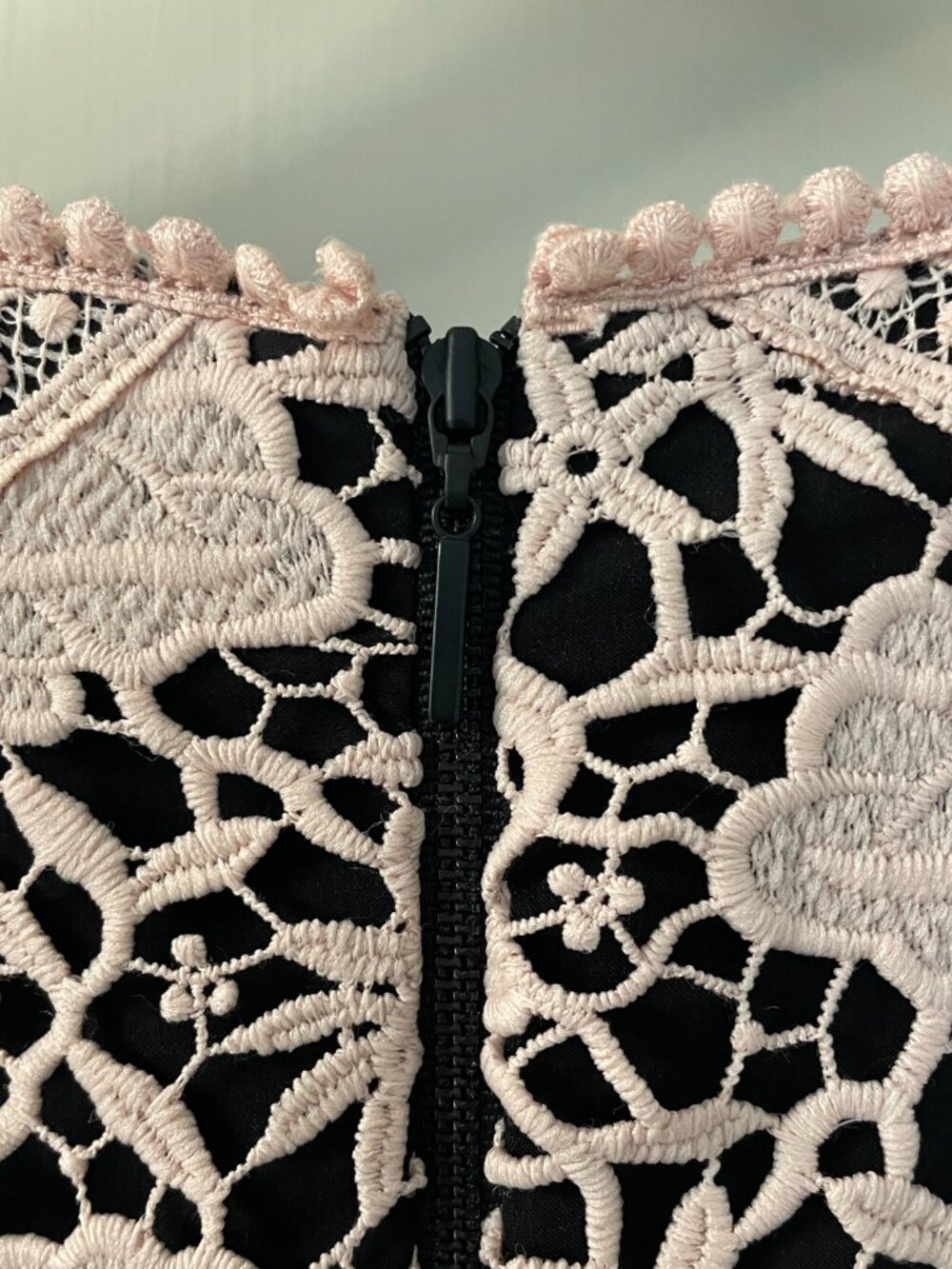 Nanette Lepore Viva Italia Lace Overlay Mini Dress in Pink/Black, Size 4 - Picture 4 of 6